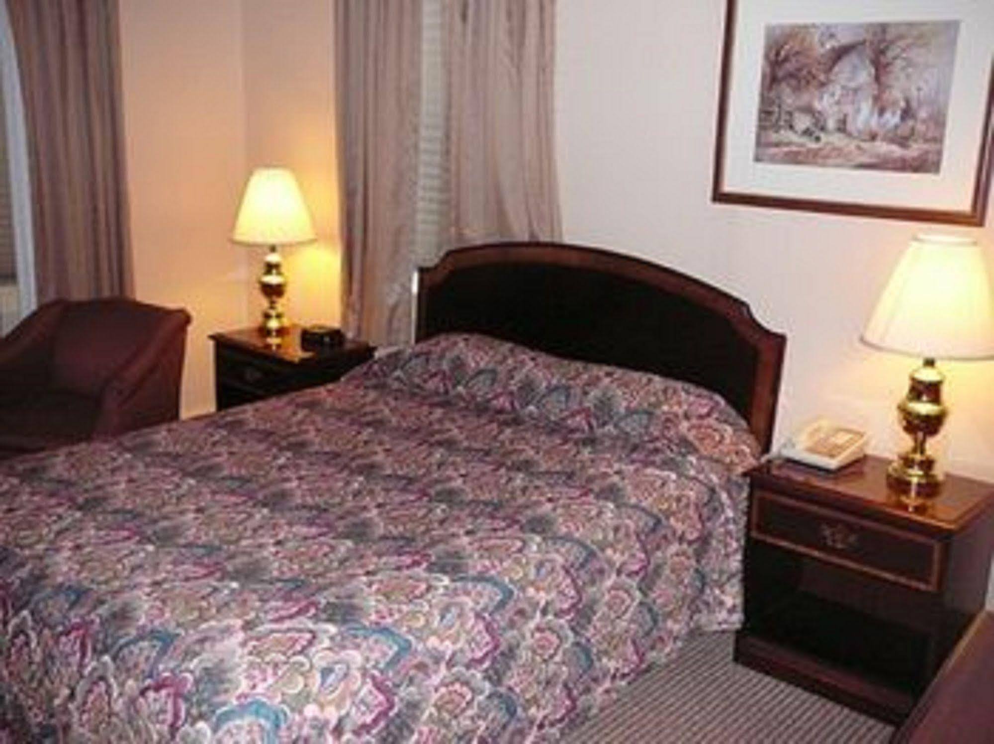 Country Squire Inn And Suites New Holland Kültér fotó