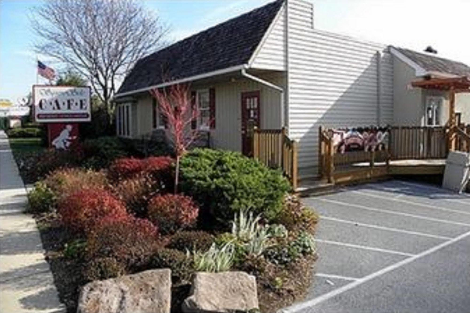 Country Squire Inn And Suites New Holland Kültér fotó